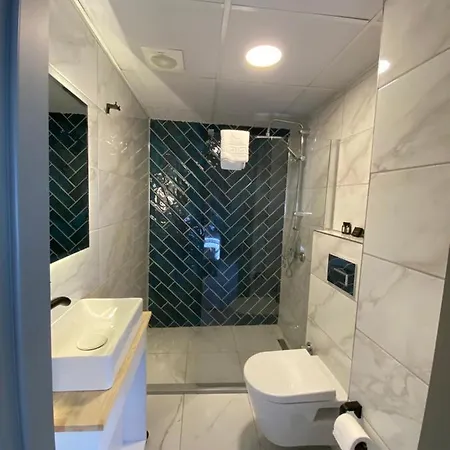 Vera Suites Hotel *