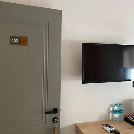 Vera Suites *