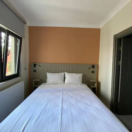 Vera Suites Hotel *
